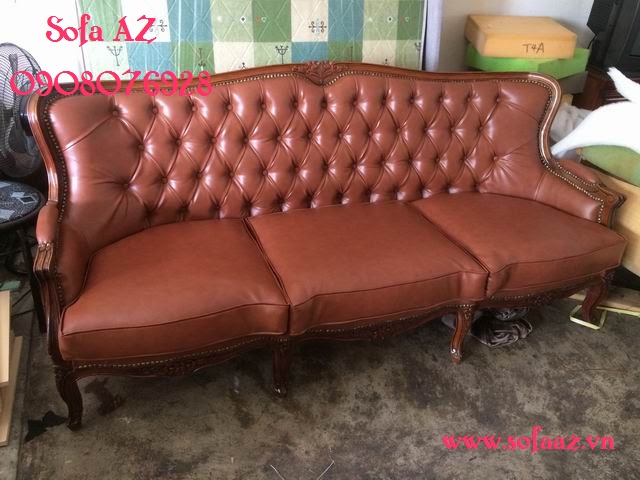 Đây là bộ ghế sofa cổ điển tương tự được bọc lại da bò tại Sofa AZ